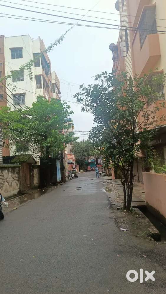 Vip road Kaikhali 5 katha land with house for sale