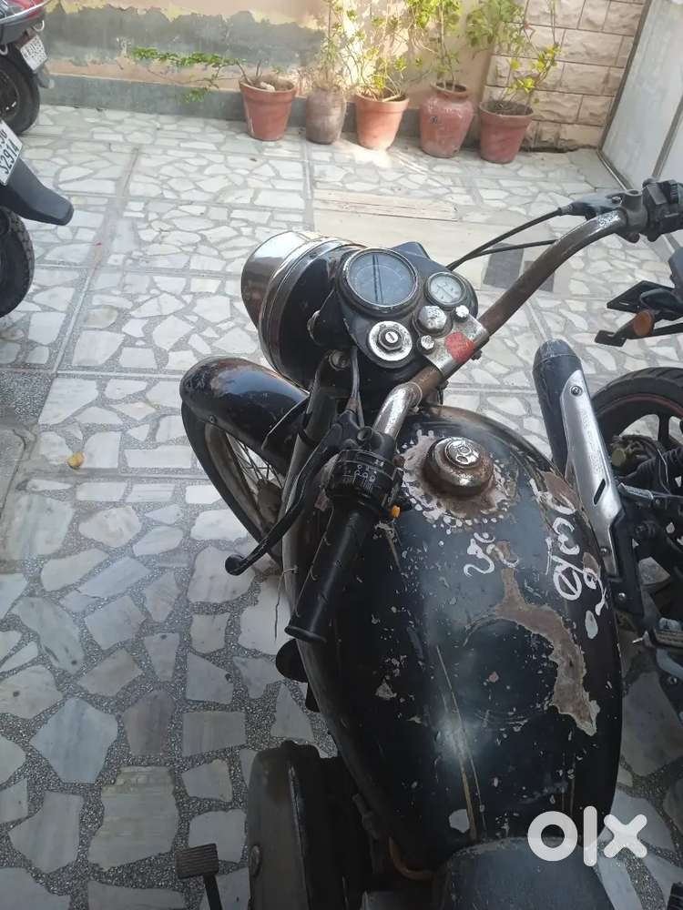 Old Bullet CI Engine Left side gear