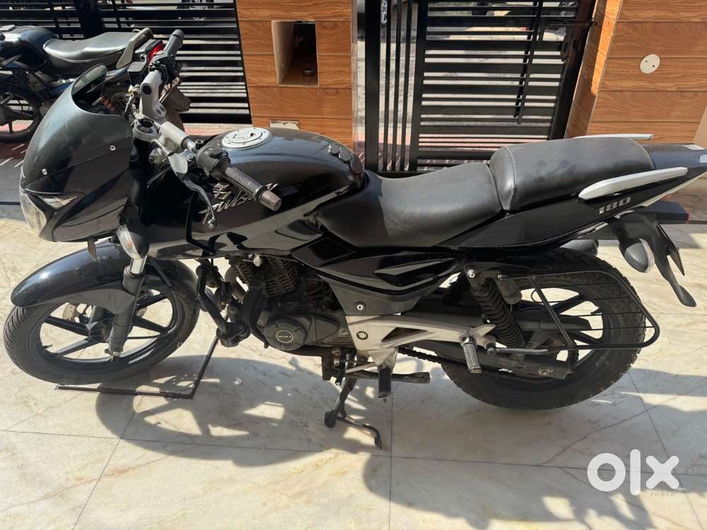 Bajaj pulsar 180 very good condition and low kilometres