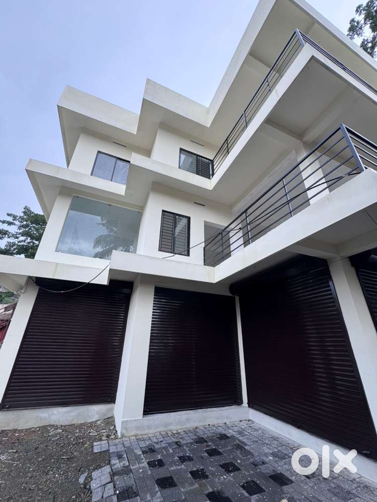 Commercial building space for rent at muppathadam (main road side )