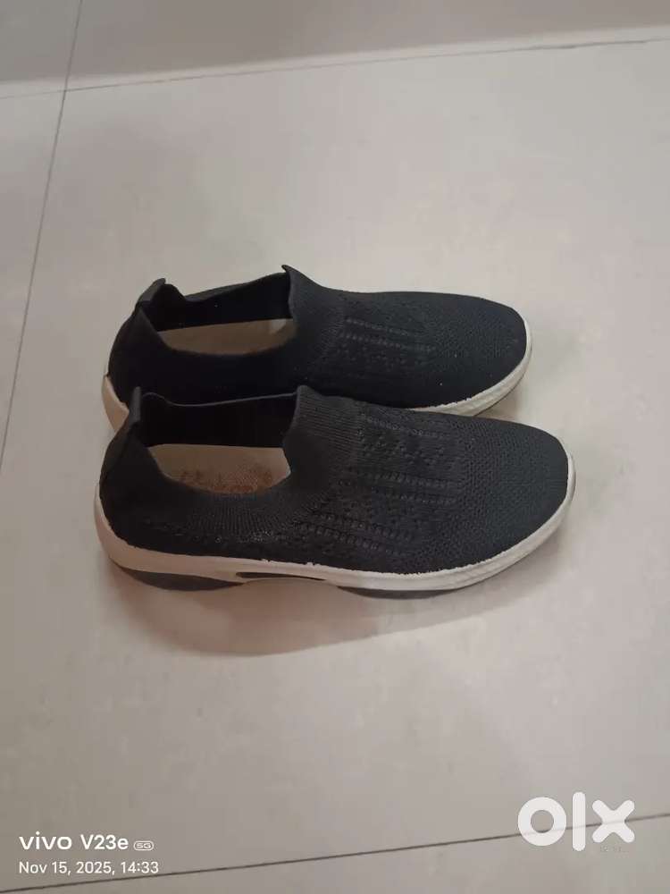 Selling shoes at reasonable price