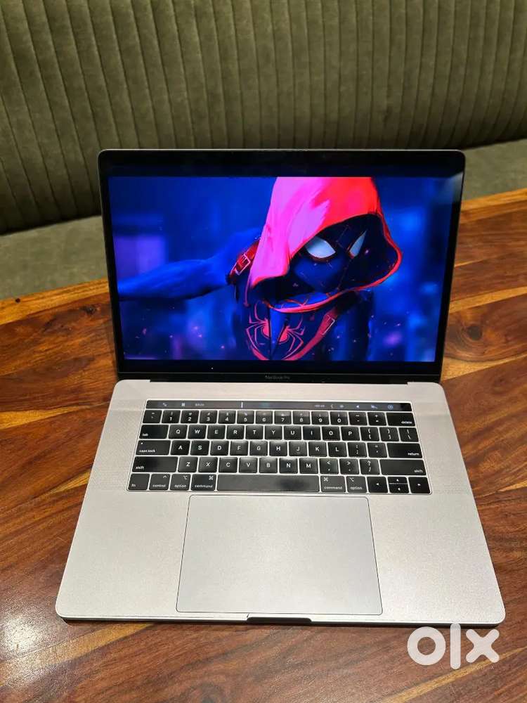 MACBOOK PRO 1990 i7 TOUCHBAR AND TOUCHED