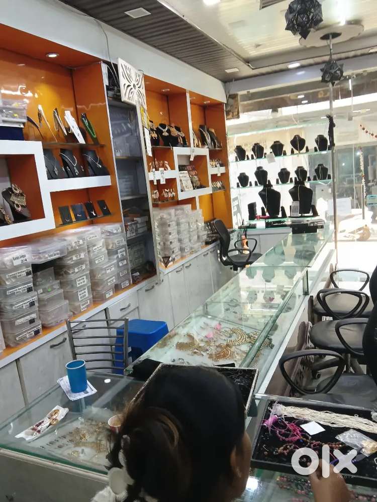 Sales Girl Required for artificial jewellery showroom