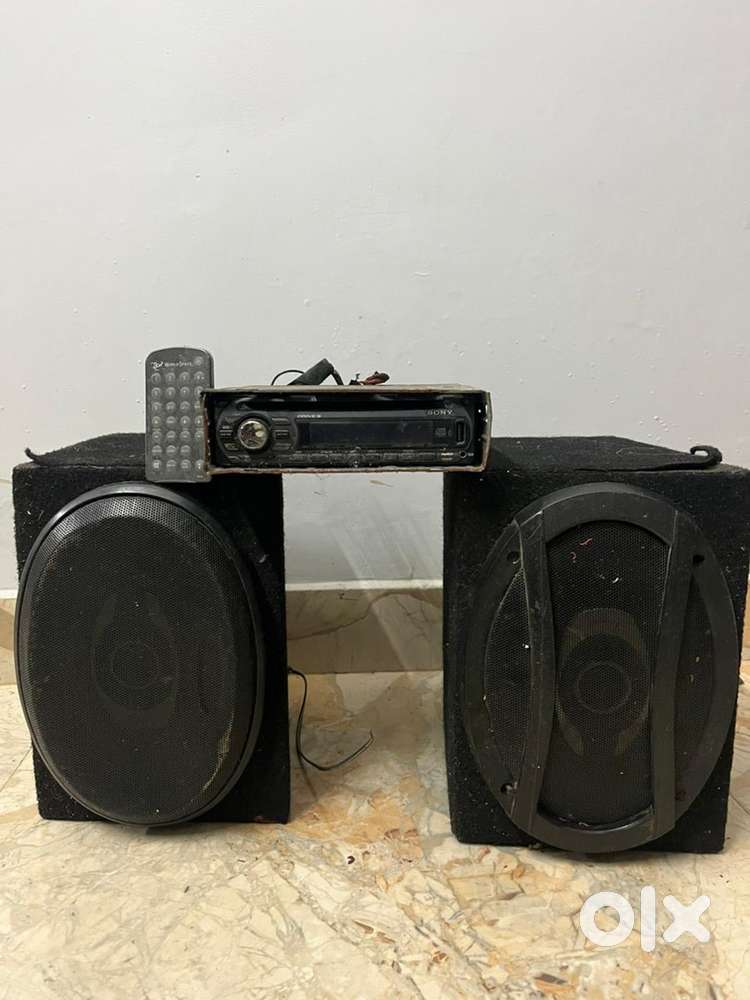 Audio player with speaker