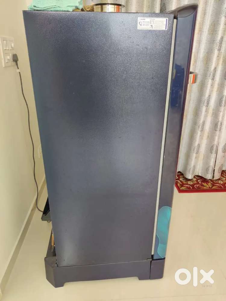 Freej and washing machine 6 mouth old and bed