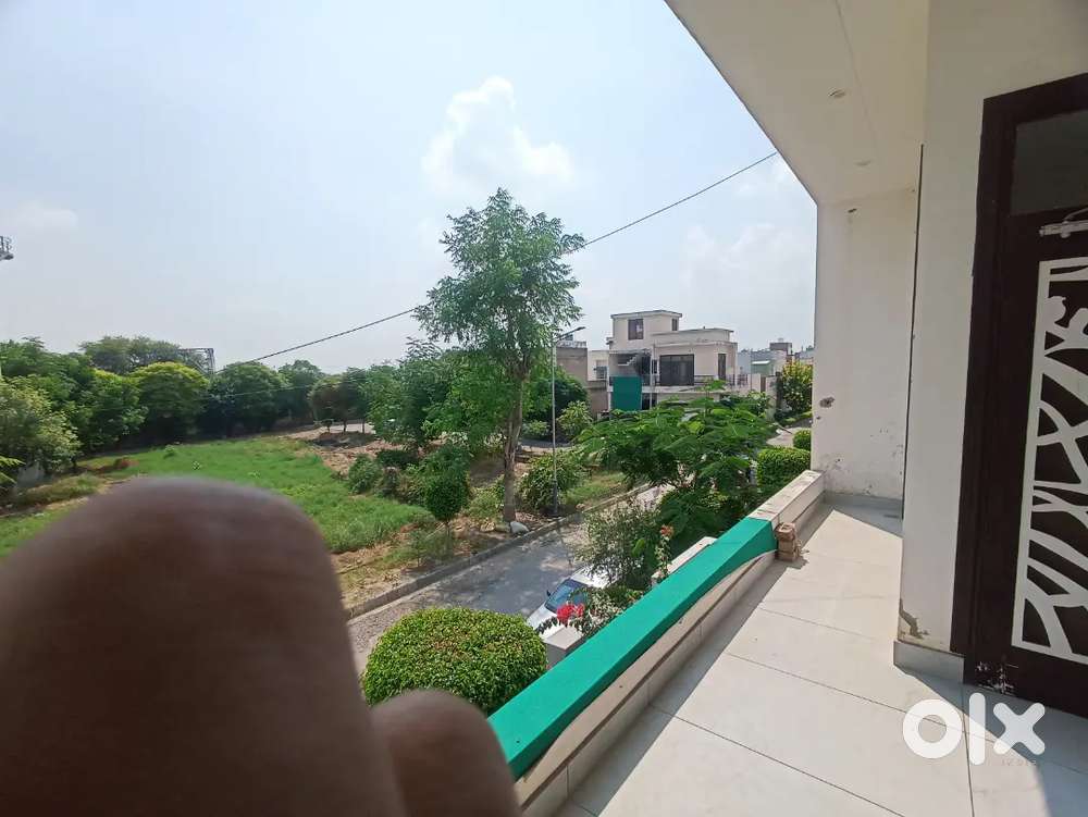 3 Rooms, 4 Baths, 2 Floors, 150* Gaj, 24x7 Water& Security, Parks,