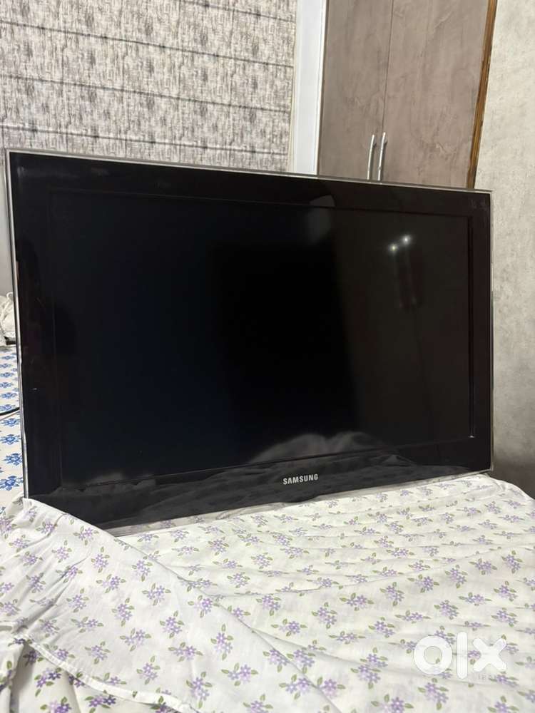 Samsung Series 5 LCD TV (32-inch, Full HD) — Model LA32B550K1R.