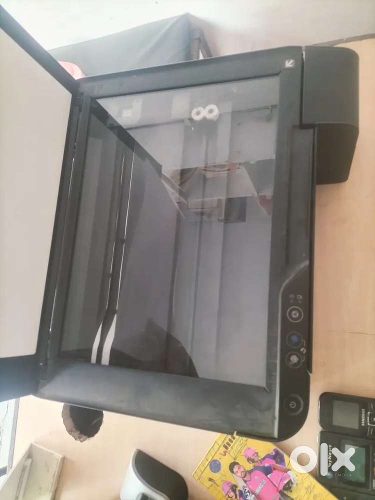 Ek solar panel 300 wat ek controller 24 wat ek battery120 am