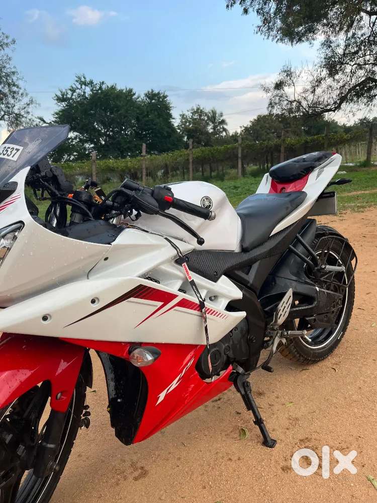 Yamaha R15 V2