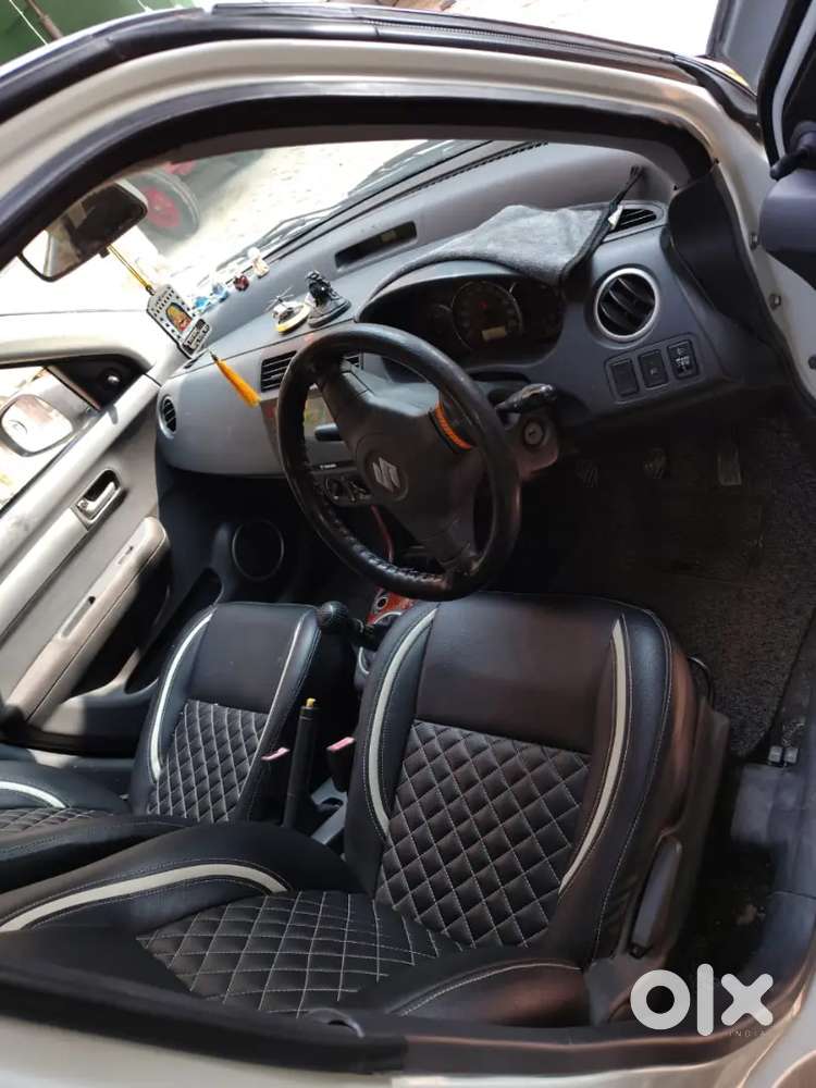 Screch less hai bilkul tyre 4ro new hai sab kuch working hai