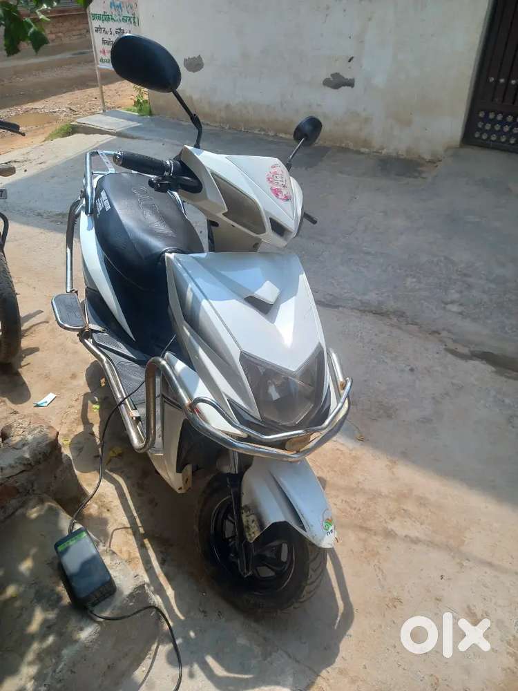 Electric scooty