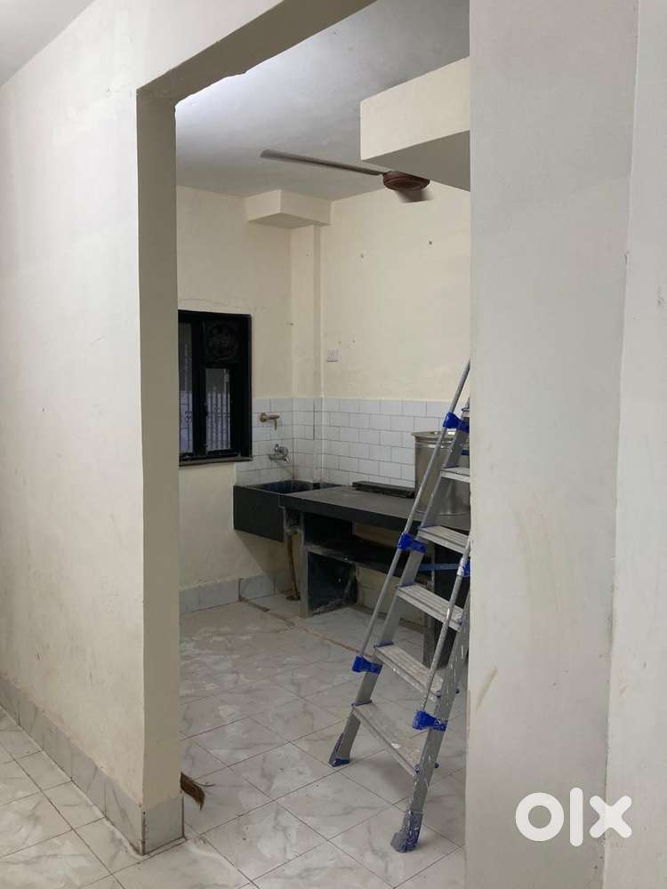 2 bhk flat,appx 25 years old building at Prabhadevi