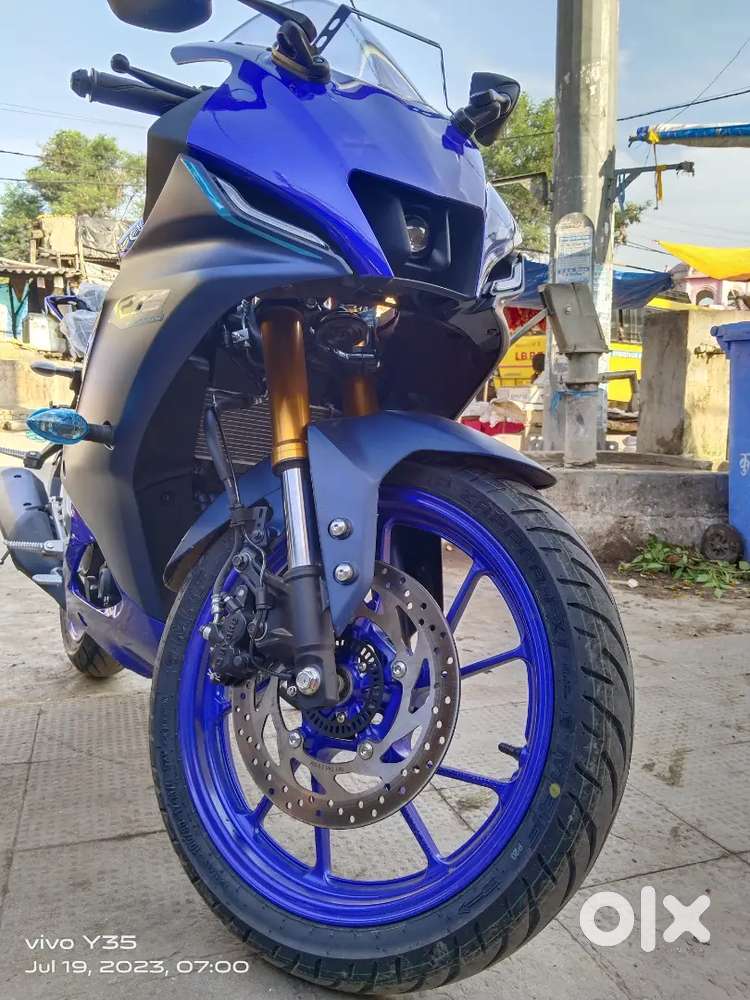R15 v4 mat blue