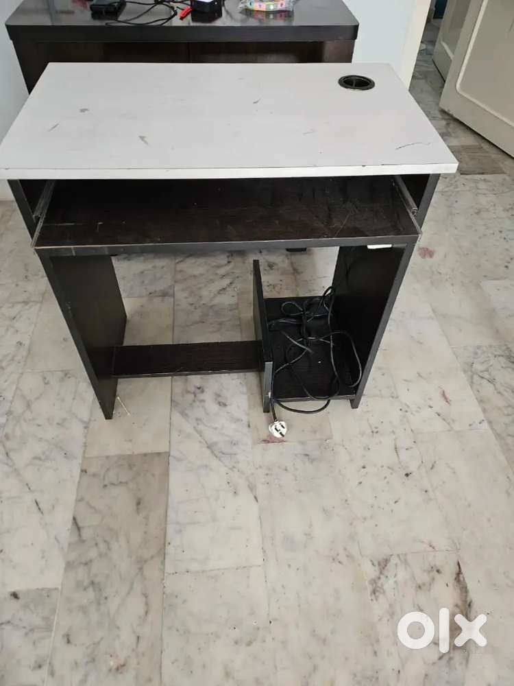 Computer table