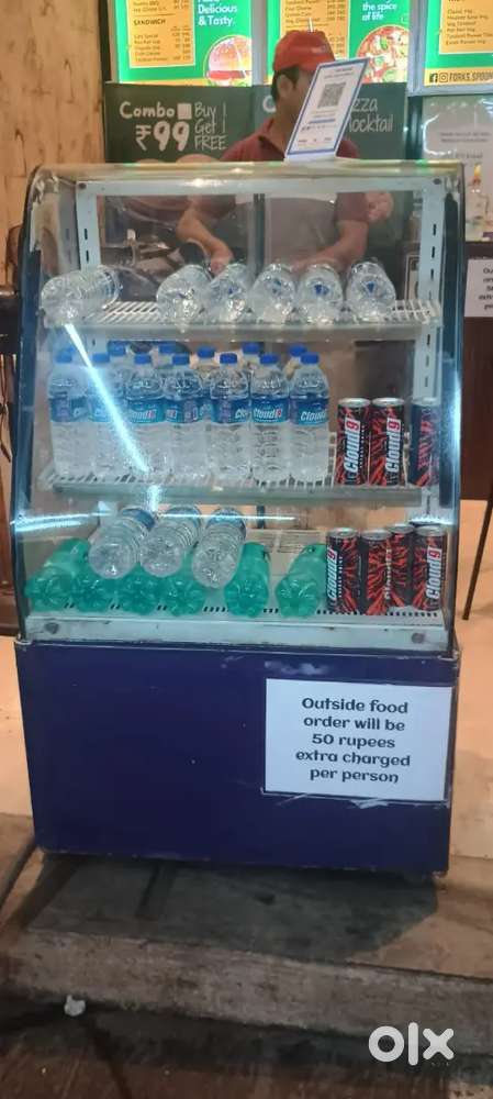 Display fridge for colddrinks