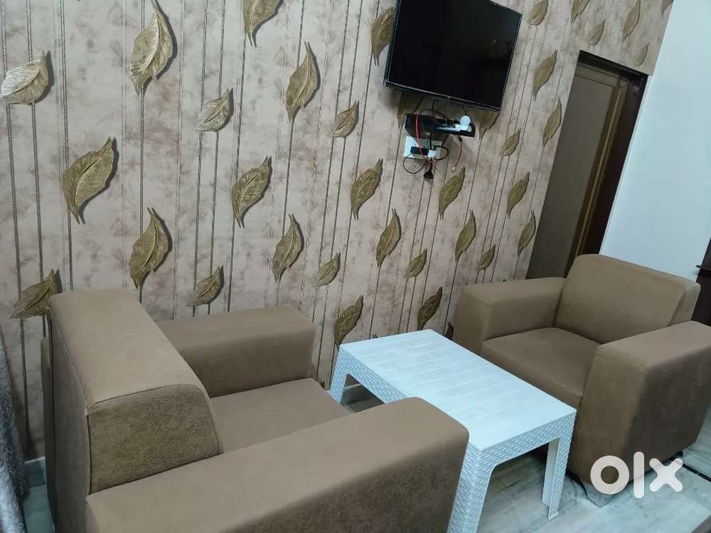 ''2-seater sofa set in excellent condition - Almost New''