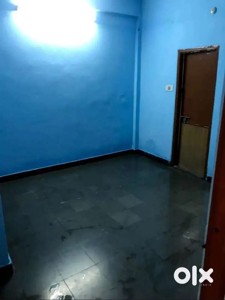 TOLET 2BHK 11000/-only no maintenance bachelor allowed