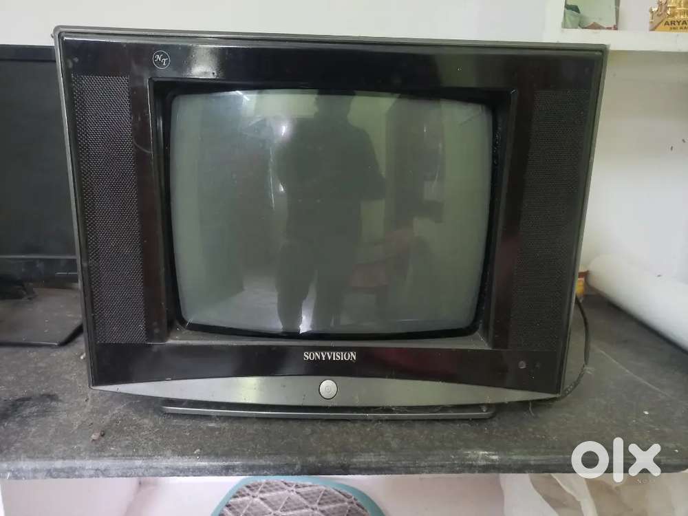 Small TV 16 inches and monitor also