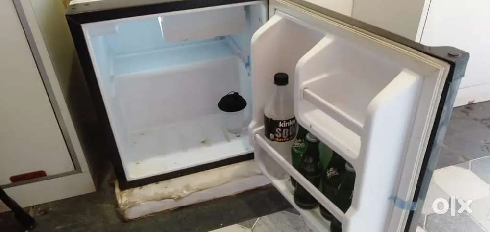 45 Ltr, 2 Star, Mini Refrigerator with Freezer, Direct Cool, Black
