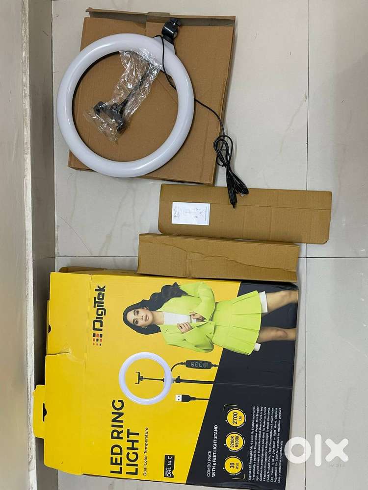 Digitek DWM 105 2in1 Wireless Microphone AND DRL-14C LED Ring Light.