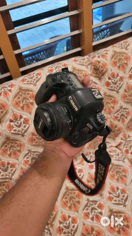 Canon 6D mark 2 with 50mm lens Dslr for sale