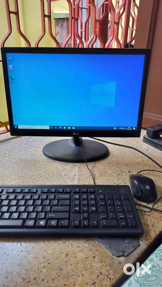 Desktop assembled with LG monitor and Hp mouse & keyboard in 2020.