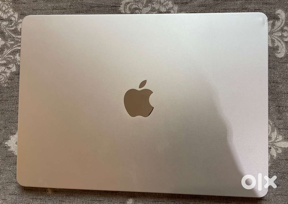 MacBook Air M2  13 months Used  8/256
