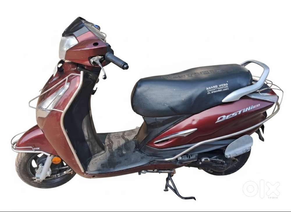 Hero Destini 125 VXL2 BS6 Model Scooty in single hand