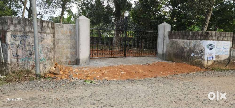 HOUSE PLOT 2.5 KM FROM KOTTAYAM TOWN FOR SALE