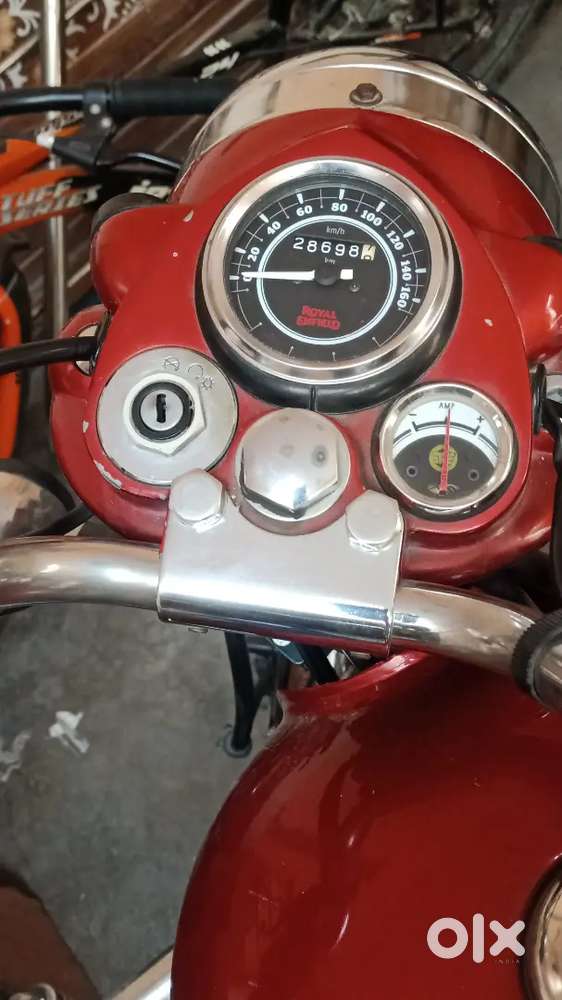 royal Enfield 350 red colour
