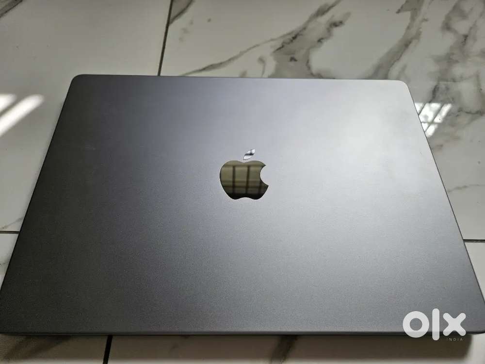 MacBook Pro M1 Pro 16 GB RAM/512GB - (14 inch) with AppleCare+
