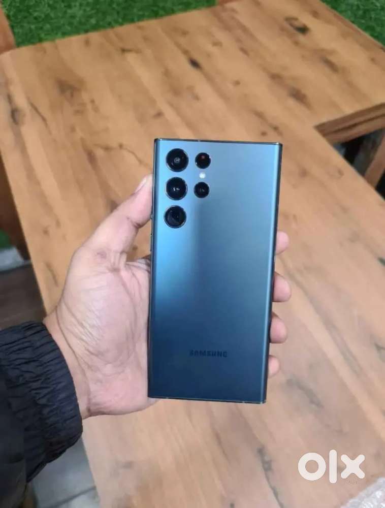 Few months old Samsung s22 ultra (global) wid box and documents..