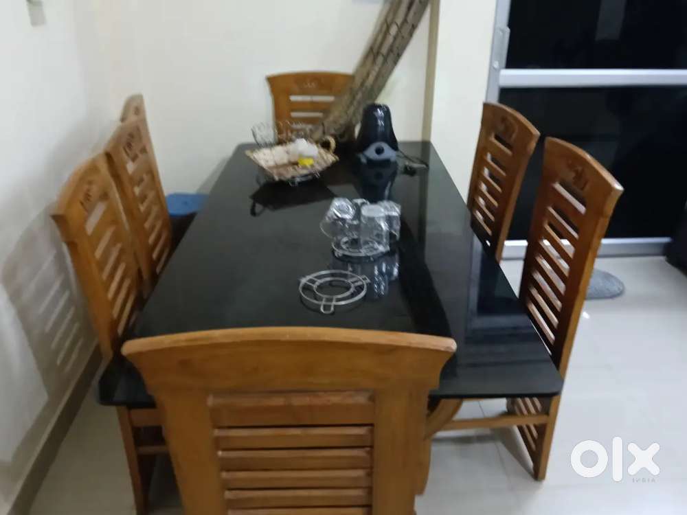 Dinning table for sale