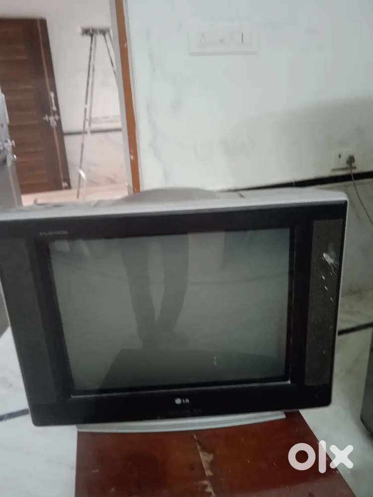 LG tv  2 year old no damage and no take in use black in colour no dama