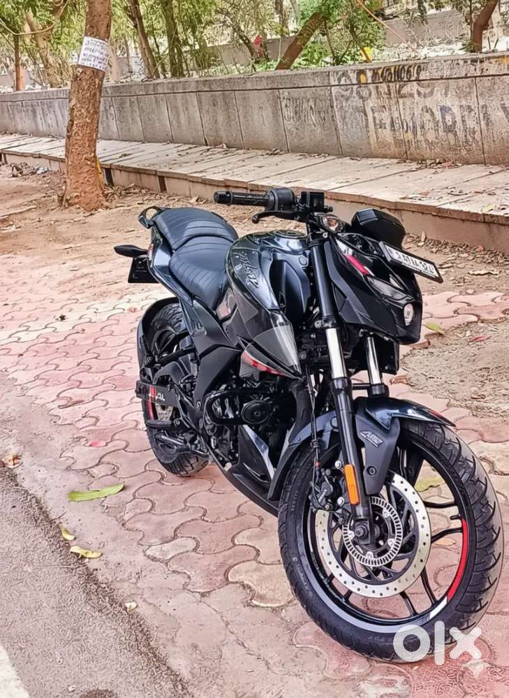 Selling my Pulsar N160 Dual ABS in superb condition.