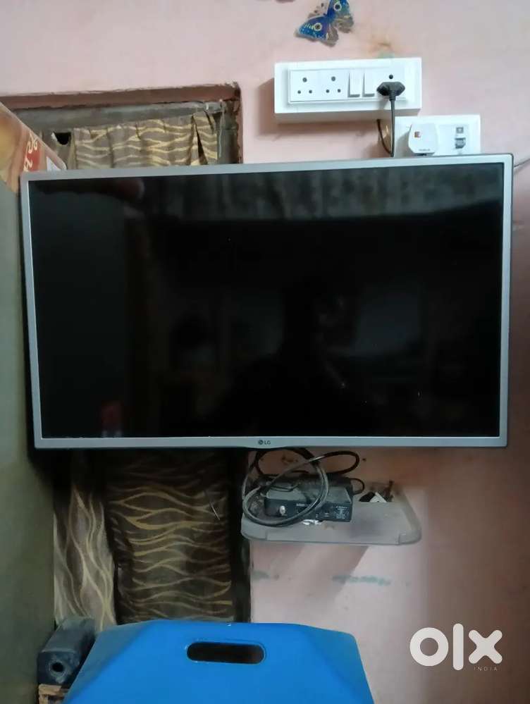 LG 32 inch Smart TV On condition. 2 years Old. No Ripear.