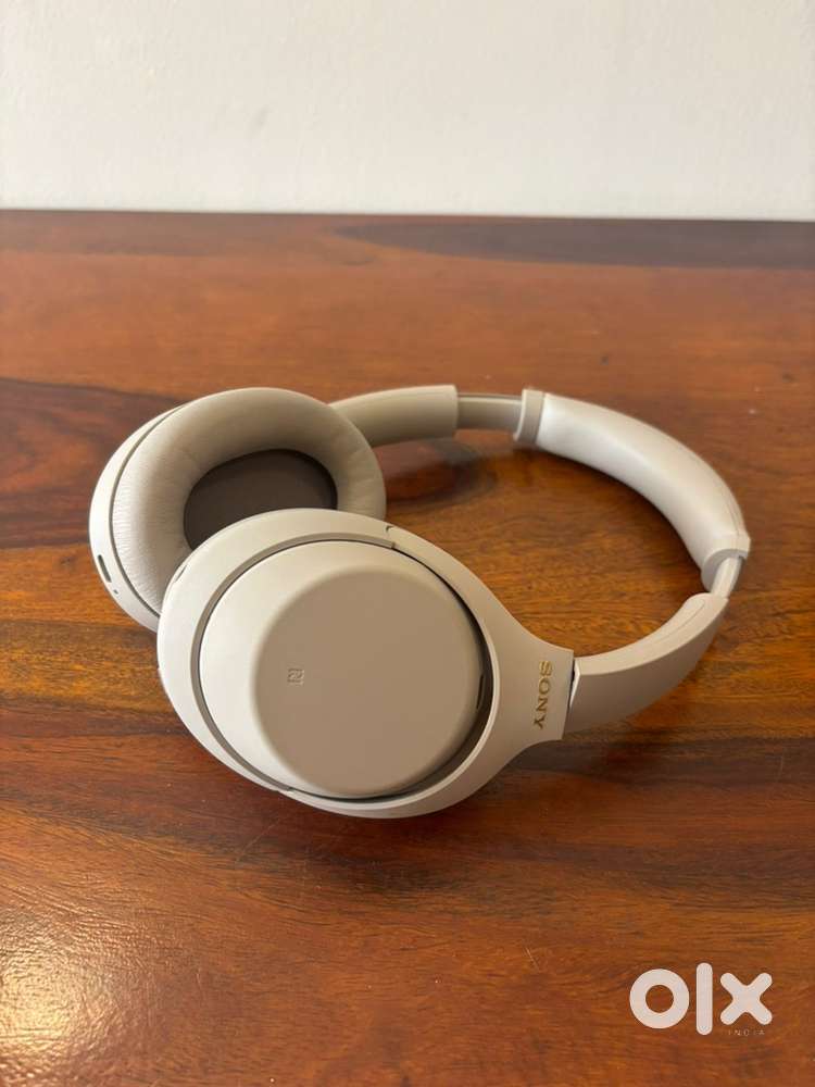 Sony WH-1000XM4 Bluetooth headphones