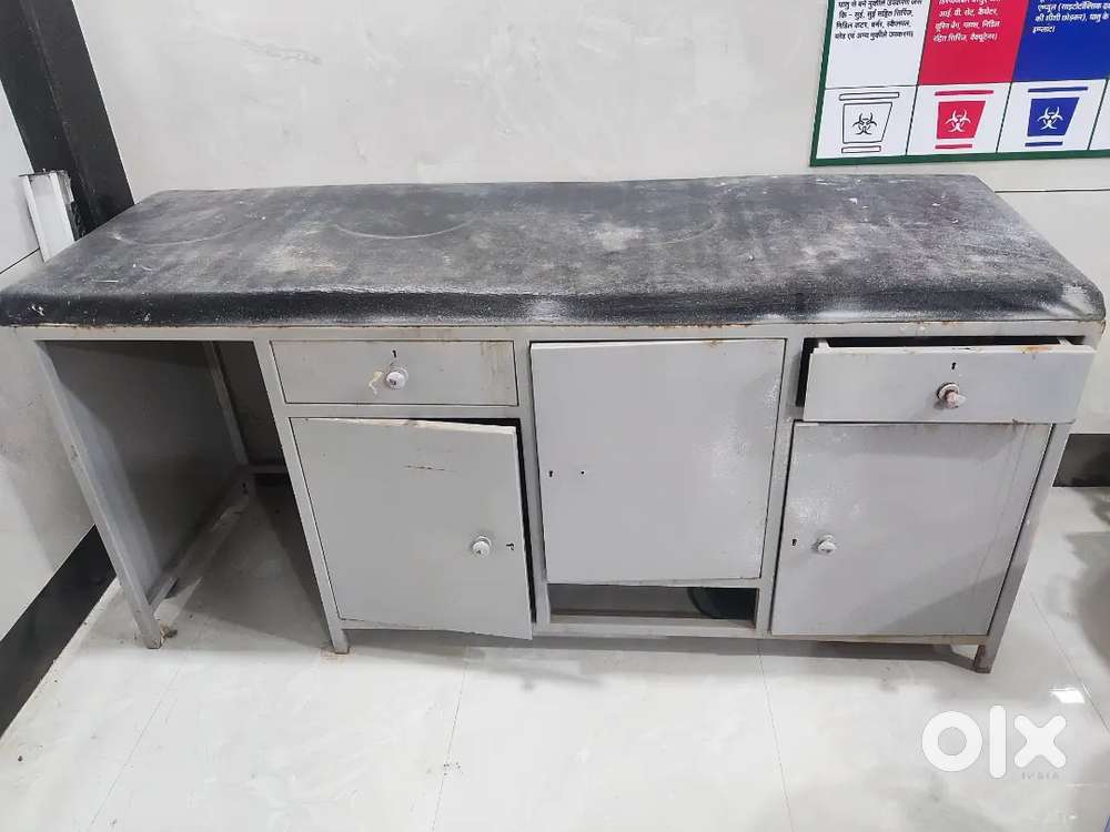 Counter / Patients Examination Table