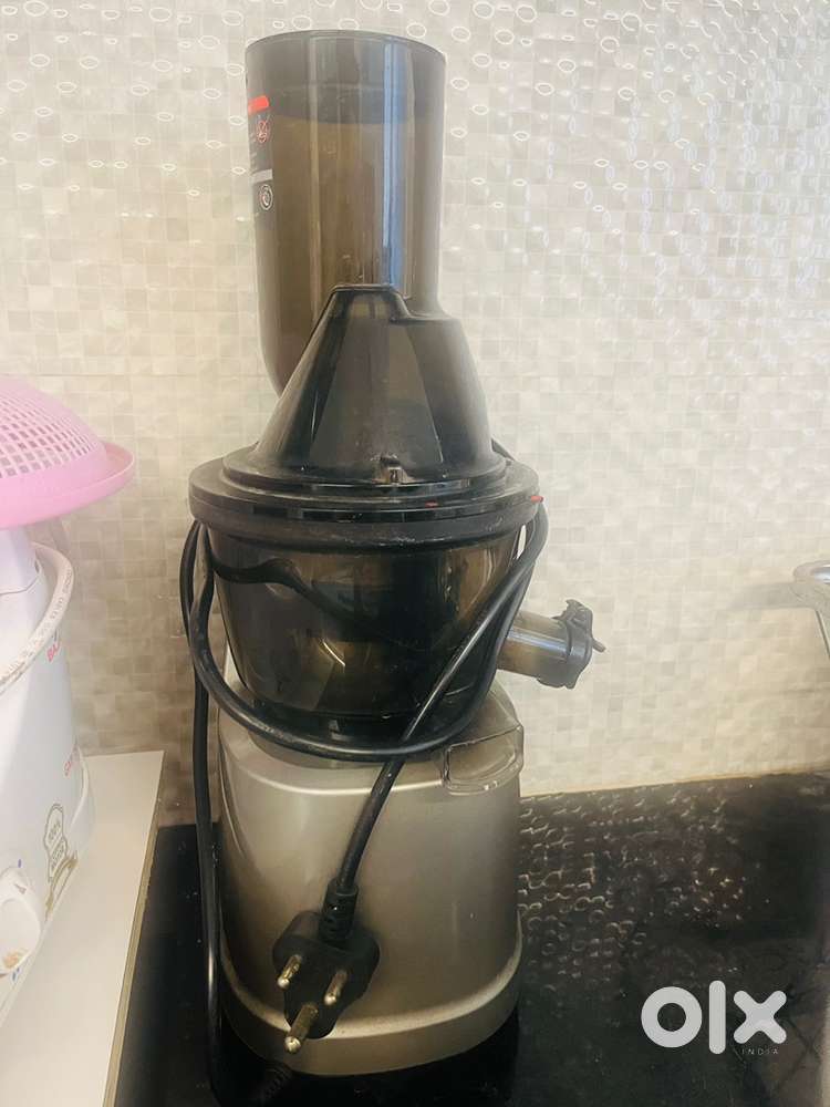 Cold pressed juicer