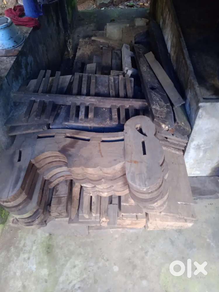 തേക്ക് തടിയിൽ നിർമ്മിച്ച ഫർണിച്ചർ