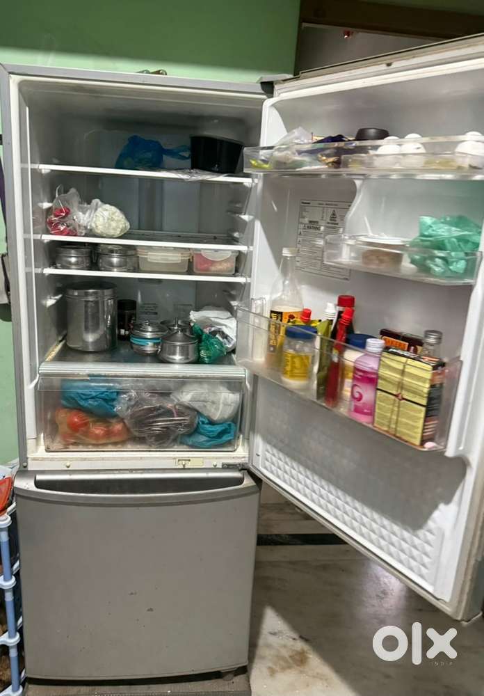 Good and running condition with bottom freezer