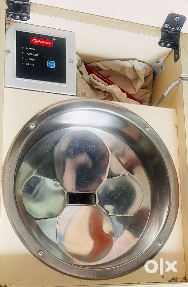 Aata chakki machine for domestic use
