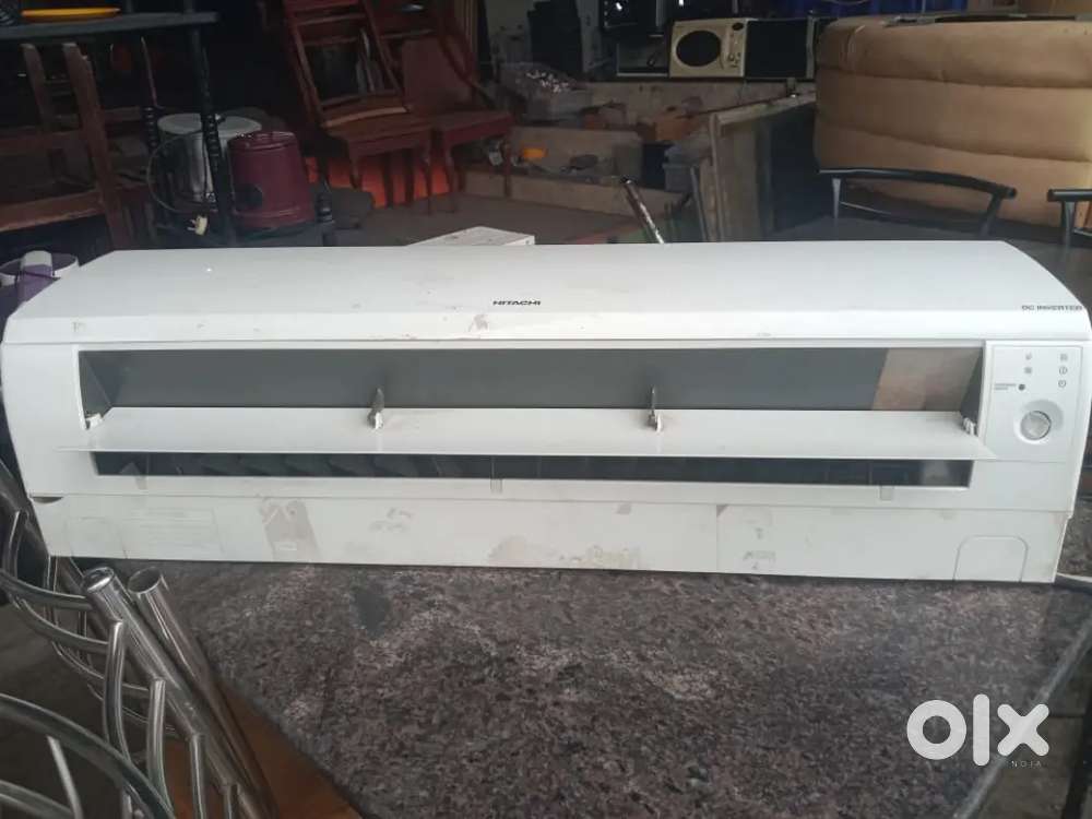 HITACHI ONE AND AN OFF TON AC IN GOOD CONDITION