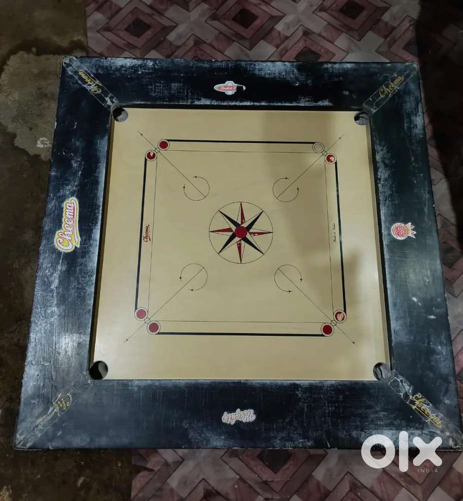 Carrom board