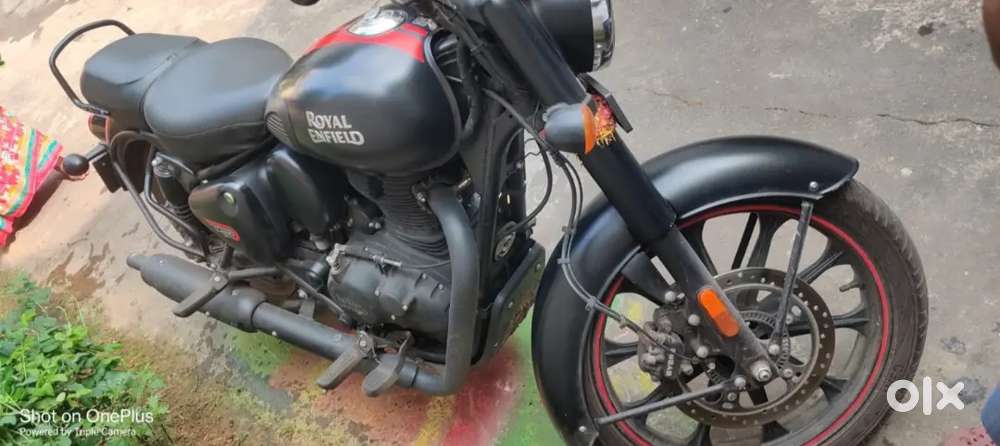 Royal Enfield classic 350 met black