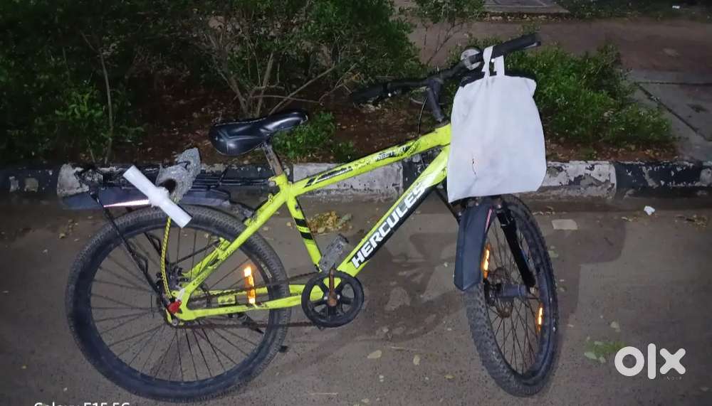 Well condition HERCULES STREETCAT CYCLE(available on 24 oct evening)