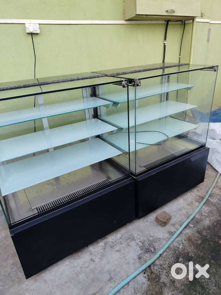 Bakery display counter