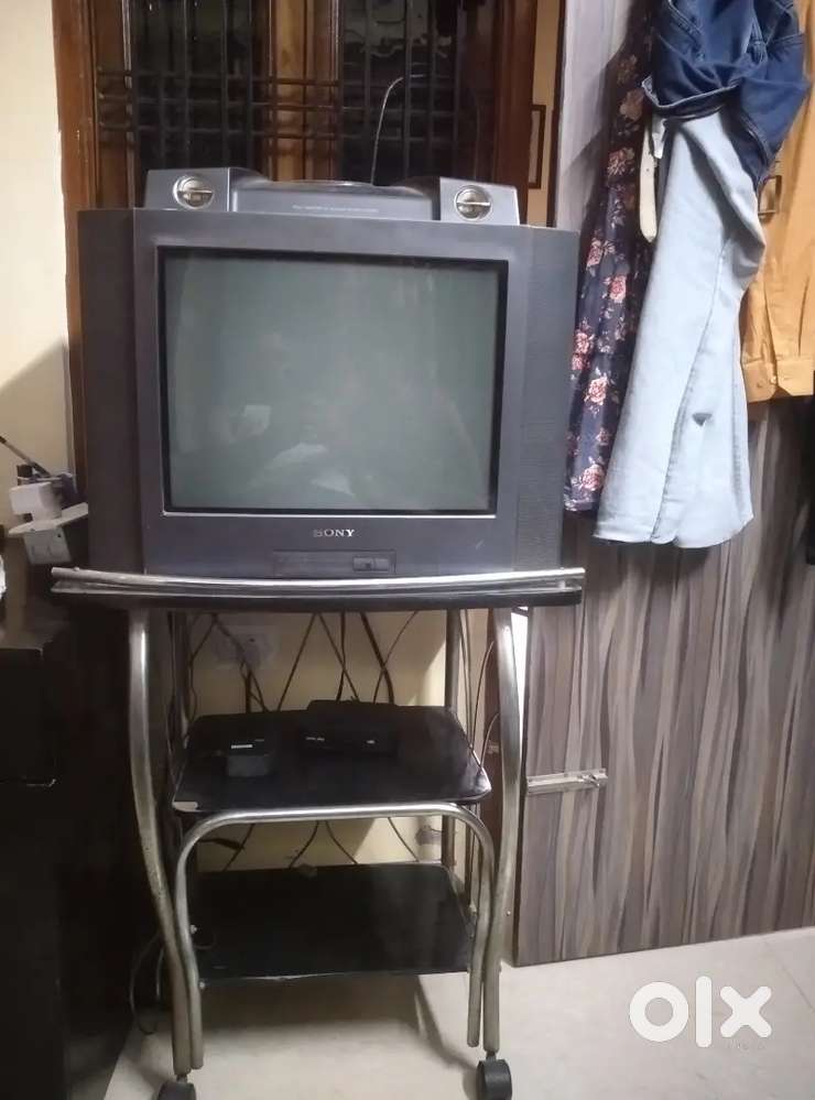 Sony make TV with TV stand in very good conditions