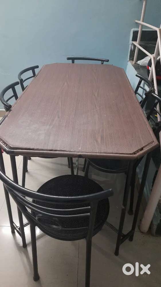 Dinning table ( six seater )