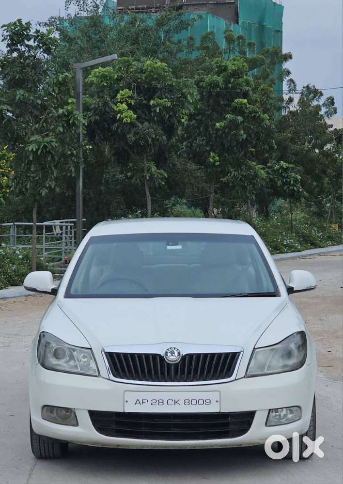 Skoda Laura Ambition 2.0 TDI CR MT, 2013, Diesel
